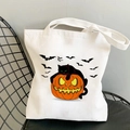 Halloween Stofftasche mit schwarzer Katze und Kürbis-Motiv auf einem Stuhl präsentiert - Schwarze Katze Kürbis Stil 1