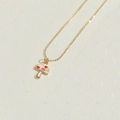 Detailopname van gouden paddenstoel hanger met rode en witte hartjes aan O-ketting - Hart Paddenstoel (XL3105)
