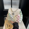 Modischer Damenrucksack aus Tweed und weißem Leder mit Kettenriemen und Blumenschnalle - Multi Color Grid