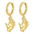 Dettaglio di orecchini a cerchio in acciaio placcato oro 18K con ciondolo a mano - Stile Palmo a Cuore / Oro