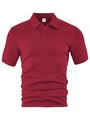 Détail d'un polo bordeaux avec tissu en tricot gaufré à losanges et col polo classique - S / Bordeaux