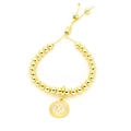 Vue détaillée du bracelet en perles dorées avec pendentif lettre X et cordon ajustable - Lettre X