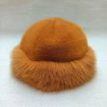 Vue détaillée de la texture en fausse fourrure pelucheuse et de la doublure d'hiver épaisse - Caramel