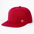 Snapback Baseballkappe in kräftigem Rot mit flachem Schirm und weißem Sternmuster - Verstellbar / Rot