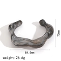 Gedetailleerde weergave van zwart marmeren hars armband, 70mm hoog en 26,6g gewicht - Zwart Grijs Onregelmatig Open Marmerpatroon (TB7208-GR)