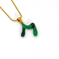 Collana a catena serpente dorata con ciondolo lettera M in smalto verde da donna - Stile Lettera M