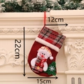 Dettaglio della calza di Natale rossa con applicazione pupazzo di neve e dimensioni - Calza Media a Quadri-Pupazzo di Neve