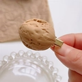 Fermaglio per capelli realistico in resina di noce con base in metallo dorato - Noce