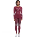 Détail de l'ensemble de sport sans couture bordeaux avec lignes de contour et haute élasticité - Bordeaux