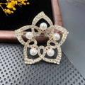Elegant gold alloy brooch in hollow star shape with white rhinestones and pearls - BZ015 Pearl Five-pointed Star
