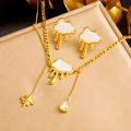 Parure de collier et boucles d'oreilles dorées avec émail blanc en forme de nuage - N2898 E6111