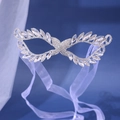 Elegante maschera da ballo argento con strass scintillanti e nastri di seta bianchi - Stile 2 / Argento