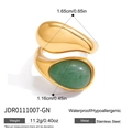 Verstellbarer goldener Edelstahlring mit einem tropfenförmigen grünen Naturstein - Grüner Wassertropfen-Ring (JDR0111007-GN Ring)