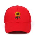 Rote Baumwoll-Baseballkappe mit detaillierter gelber Sonnenblumenstickerei vorne - Verstellbar / Rot
