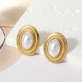 Orecchini geometrici vintage in oro con grandi perle bianche e texture a pois - Oro