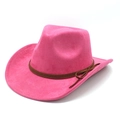 Détail d'un chapeau de cowboy en daim rose avec une cordelette marron et un nœud latéral - M (56-59cm) / Rose rouge