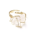 Anillo artesanal de alambre dorado con cristal blanco natural y banda ajustable - Abierto Ajustable / Cristal de roca