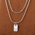 Zweilagige silberne Edelstahlhalskette mit Perlenkette und quadratischem Buchstaben-M-Anhänger - Silber Buchstabe M (KN293944-Z)