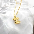 Dettaglio della collana con ciondolo lettera Z stile palloncino placcato oro 18K - un solo ciondolo, senza catena / Lettera Z