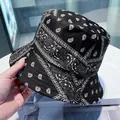 Reversible black bucket hat with white paisley pattern print in premium cotton fabric - Paisley Bandana (Black)