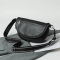 Borsa a tracolla trendy 2025 in pelle PU nera con ampia tracolla a righe e zip - Nero