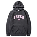 Dunkelgrauer Hoodie mit rosa Fresh-Schriftzug und Herzgrafik für lässigen Herbststil - S / Oberteile / Dunkelgrau