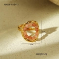 Vintage roestvrijstalen ring met roze-oranje kralen en goudkleurige afwerking - Eén maat/Verstelbaar / Gehamerde onregelmatige ronde stijl (NMSR-H134-1)