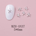 Dettaglio di ciondoli per unghie a forma di stella marina argento 5x6mm su fondo rosa - Stile Stella Marina (AN37)