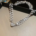 Collana di perle multistrato con ciondolo a cuore in strass su espositore elegante - Argento-Bianco-Cuore
