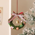 Ghirlanda natalizia in ciniglia verde fatta a mano con campanella dorata e ciondoli festivi - Ghirlanda Campana di Natale / Piccolo (Prodotto Finito)