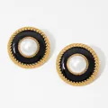 Orecchini vintage in smalto nero con perla e bordo in metallo dorato intrecciato - Oro + Nero (KD3417)