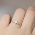 Exquisite gold twisted ring for women featuring a round zircon and pave setting - US 6 / Gold