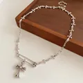 Zilveren vintage kruisjes ketting met verstelbare karabijnsluiting en zirkonia - Zilver
