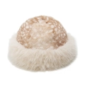 Dettaglio del cappello invernale in ecopelliccia motivo renna con bordo spesso e soffice - Stile Cappello Mongolo