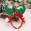 Cerchietto natalizio con corna di renna verdi e fiocco rosso su base innevata - Cerchietto Con Corna Di Renna Verde (B-C184)