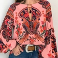 Rosa Bohemian-Bluse mit Digitaldruck, Vogelmustern und Quasten am Halsausschnitt - S / Rosa