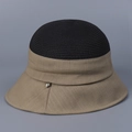 Chapeau de soleil bicolore pour femme avec calotte noire, bord kaki et pendentif feuille - M (56-58cm) / Haut Noir