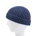 Texture détaillée du bonnet en maille côtelée bleu marine avec coutures épaisses - Taille unique / Bleu marine