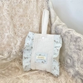 Sac à main matelassé à fleurs bleu clair avec bords à volants et poignée unique - Bleu à Motif Floral Sergé