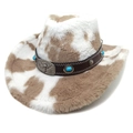 Détail d'un chapeau de cowboy à imprimé vache avec pierre turquoise et boucle taureau - M (56-58cm) / Haut en Forme de Cœur Kaki