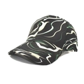 Gros plan d'une casquette de baseball à six panneaux avec imprimé marbre noir et vert - M (56-58cm) / Noir