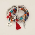 Set de pulseras bohemias multicapa con borla roja y colgantes de alas de plata - Rojo