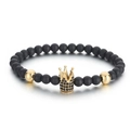 Schwarzes mattes Onyx-Perlenarmband mit goldener Krone und schwarzen Markasitsteinen - Schwarzer Achat Goldene Krone Stil (KB81406-BD)