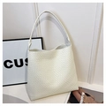 Bolso de hombro blanco tejido de cuero premium con diseño minimalista y textura suave - Textura Tejida / Blanco