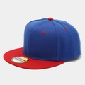 Dettaglio di un cappello snapback bicolore con visiera piatta rossa e corona blu scuro - Regolabile / Blu + Tesa Rossa