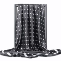 Élégant foulard carré en satin noir à pois blancs et bordure rayée pour femme - Noir à Pois