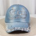 Détail de l'inscription Stay en strass et clous argentés sur casquette denim bleu clair - No.17-Stay Clouté-Bleu