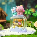 Carillon a manovella con orsetto rosa, meccanismo dorato e base trasparente - Orso rosa