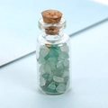 Mini-Wunschflasche aus Glas mit grünen Naturkristallsteinen und Korkverschluss - Grüner Aventurin