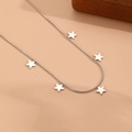Collar de cadena de serpiente plateada con múltiples colgantes de estrellas minimalistas - Collar de Estrellas Color Acero